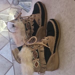 Moccasin boots with fringe and fur. Suede leather. Great fit very comfortable.